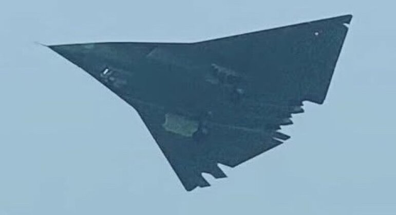 ببینید | پرتاب جتهای جنگنده نسل پنجم J35 در چین ببینید | پرتاب جتهای جنگنده نسل پنجم J35 در چین