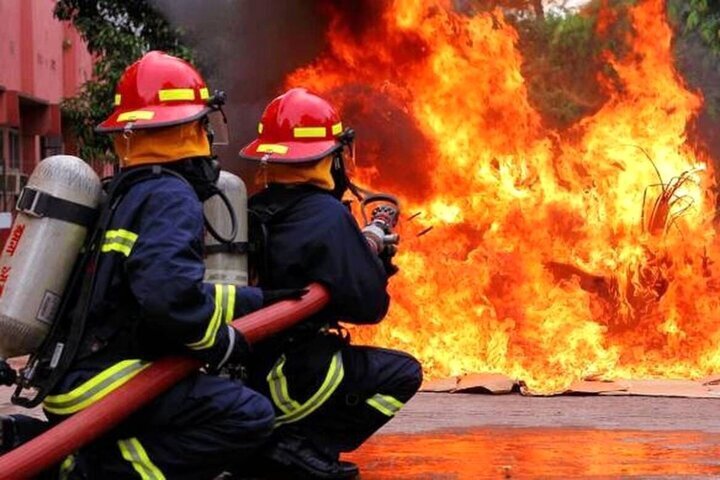 ببینید | آتش زدن یک خودرو در روانسر کرمانشاه